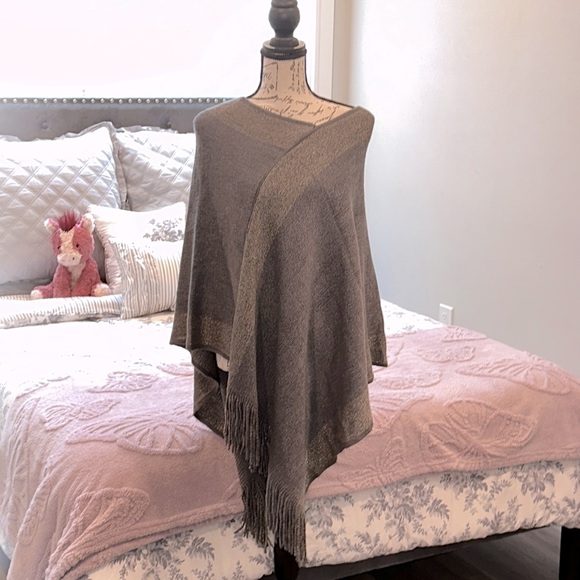 Two-Tone Poncho - Picture 2 of 10